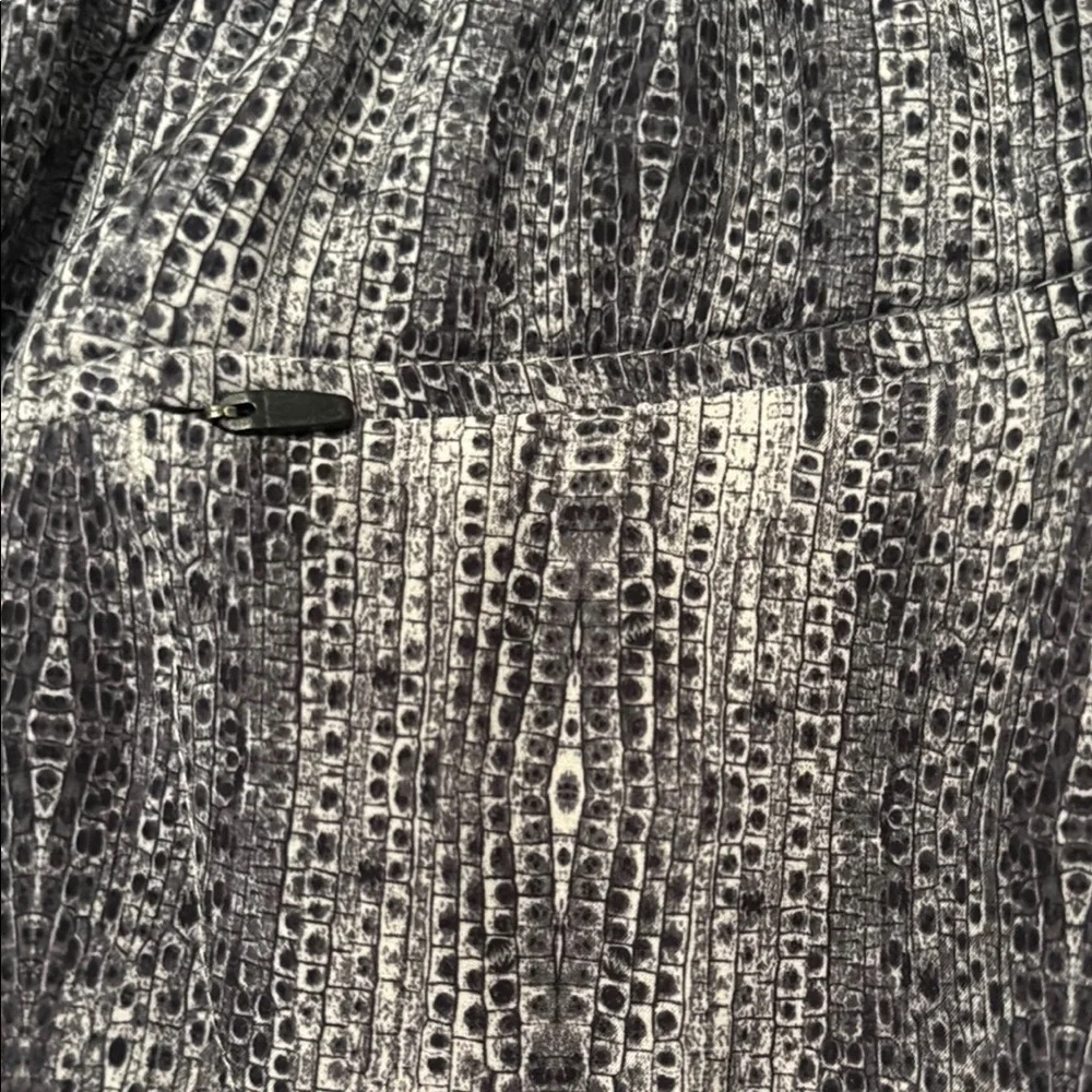 Vuori Women's Athletic Shorts in Black and Gray XSmall - Picture 7 of 8